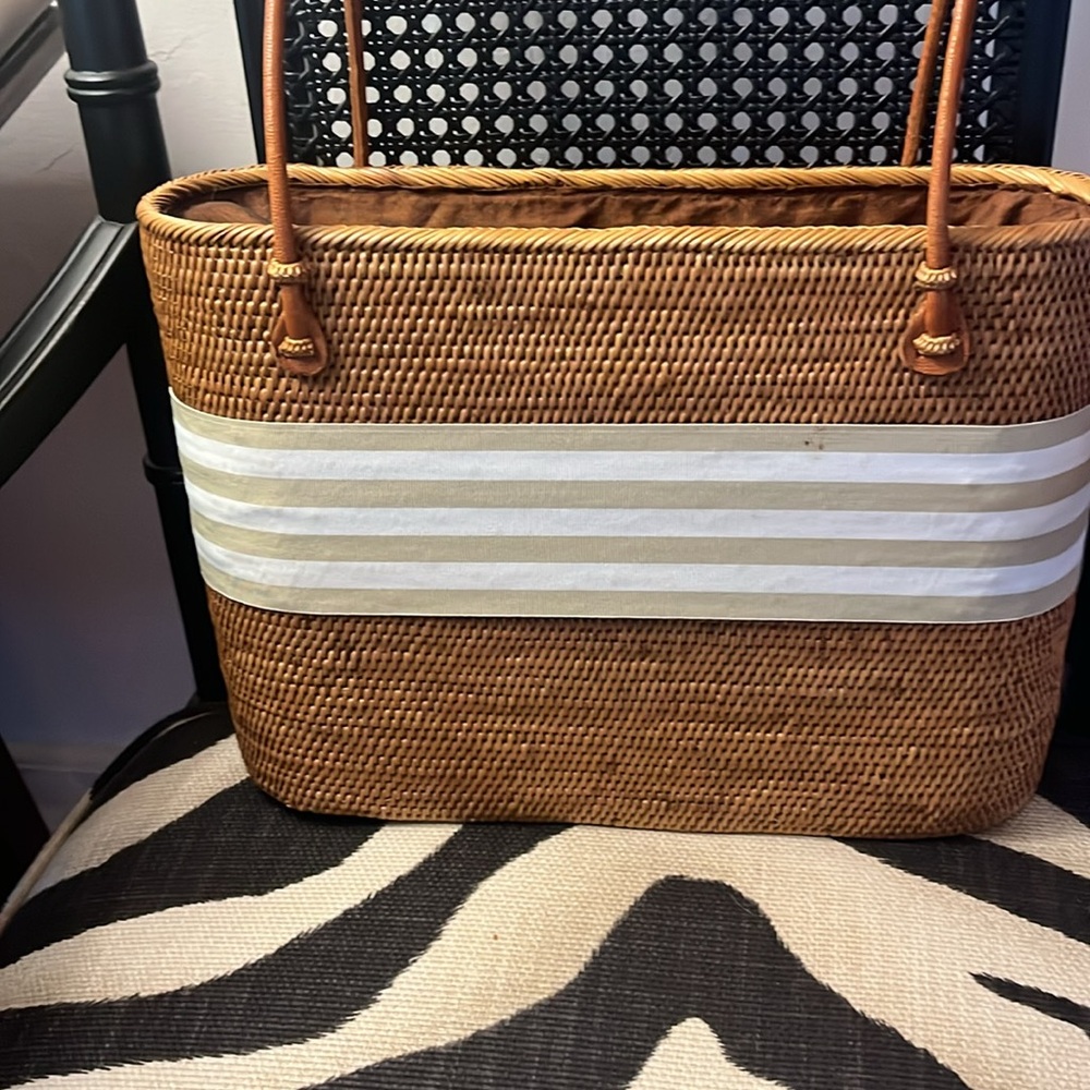 Bosum buddies like new hand bag. - Picture 3 of 9